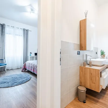 Essenza Moderna - Zona Ospedale Civile Apartment *